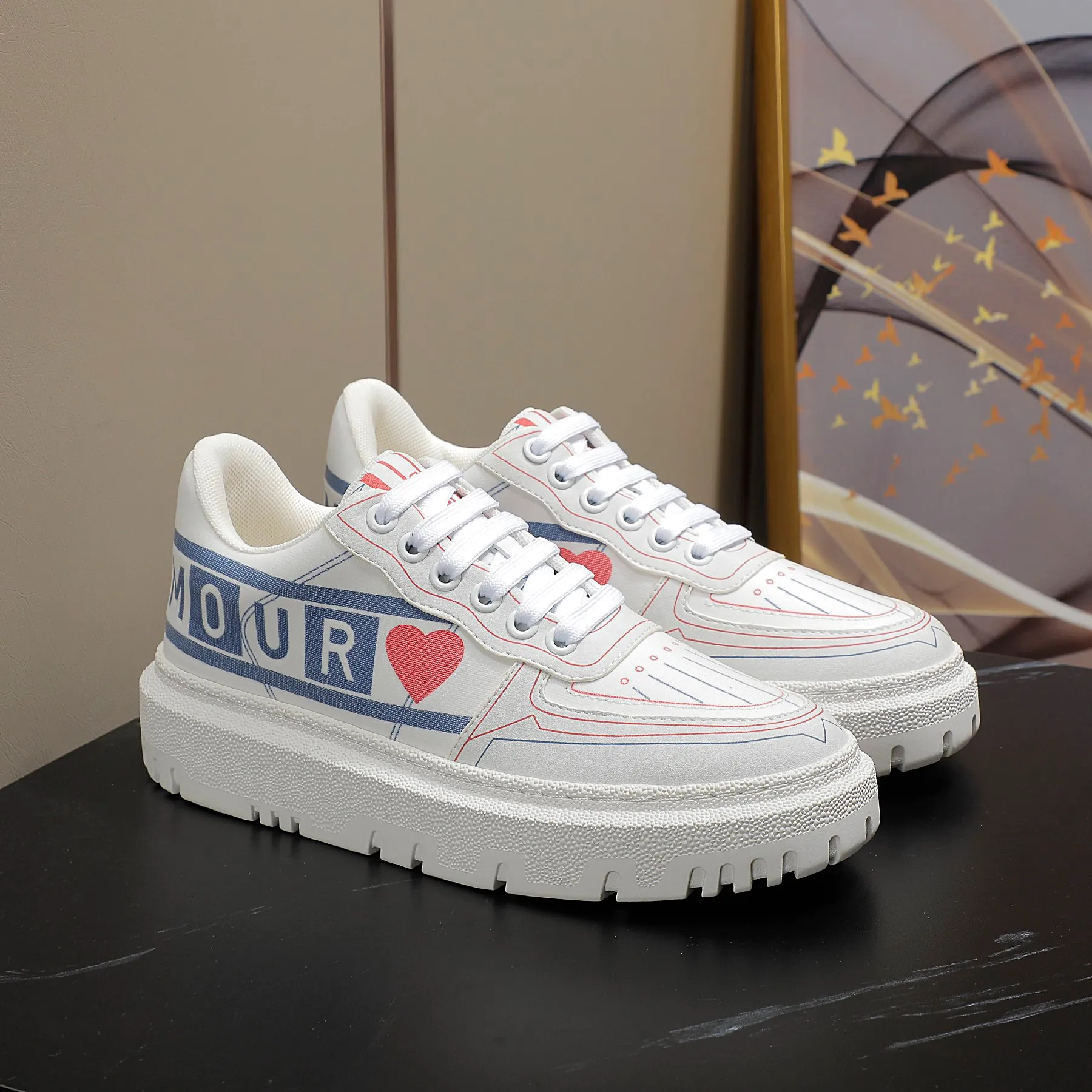 👟👟Ex-factory price 480👟👟 2021ssDior shell-toe casual white shoes, the latest letter strip layout with luminous colors, the same style as the ready-to-wear series 1️⃣Original mold opening 2️⃣Original cowhide➕Breathable mesh lining 3️⃣TPU evacuation outsole 4️⃣Injection-molded latex cowhide feet 5️⃣Full set of packaging at the counter, code number 35-40 (41 can be customized)
